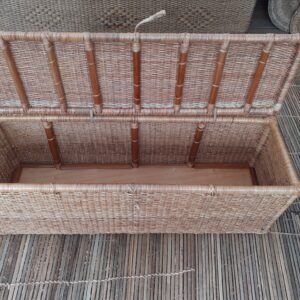 grande malle banquette rotin